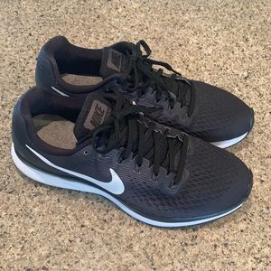 Size 11 Nike Zoom Pegasus 34 Running Shoes
